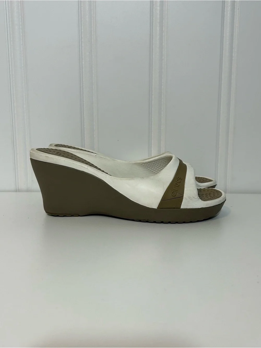 Crocs sassari wedge brown white sandals peep toe